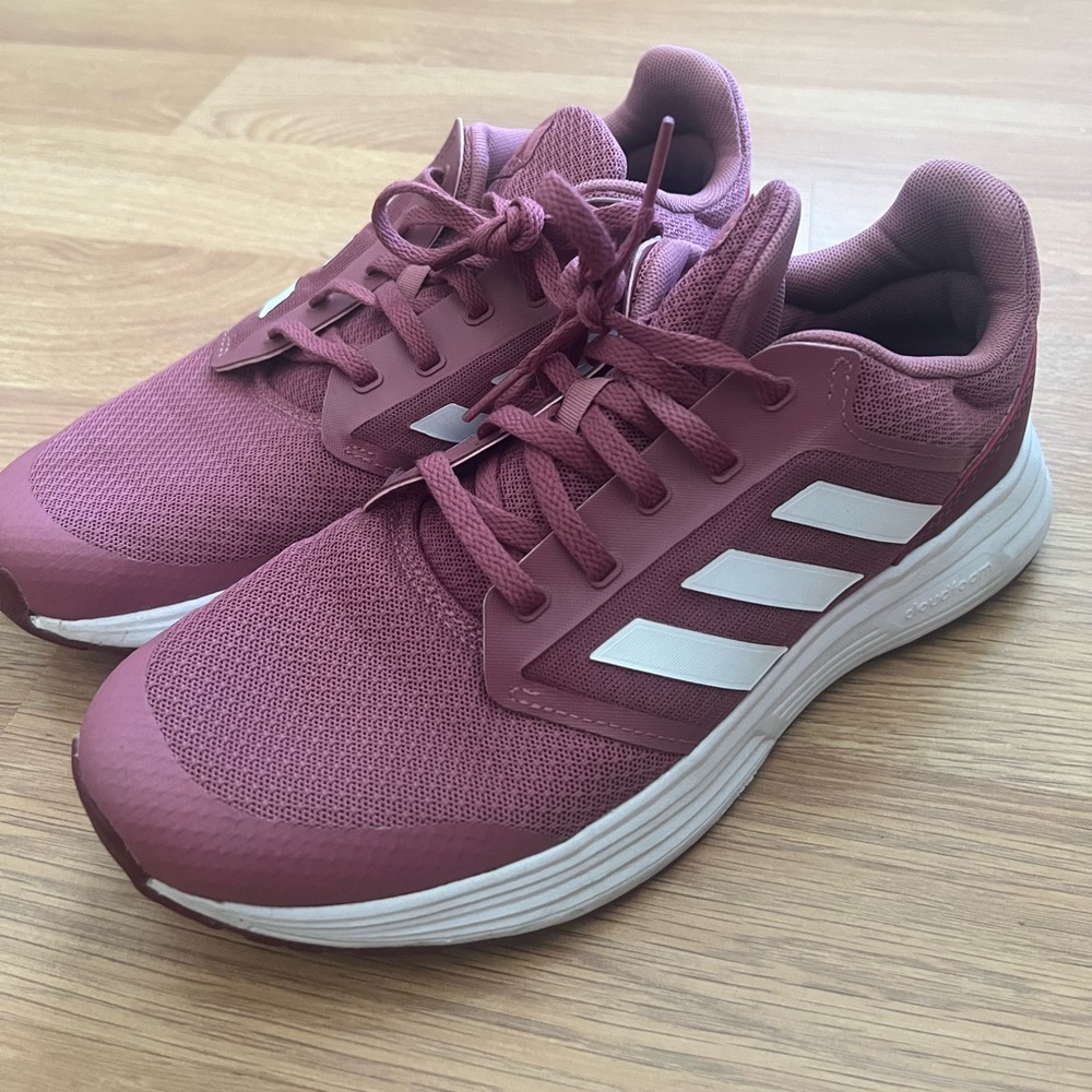Women’s Adidas Cloudfoam sneakers